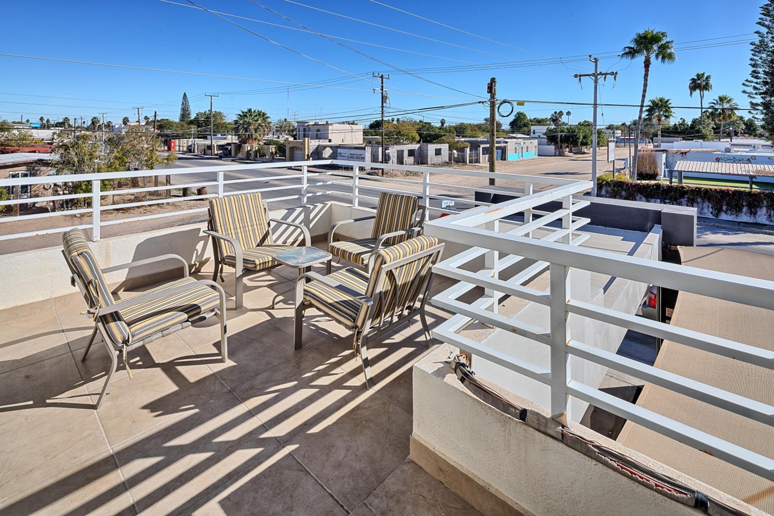 Modern Lux Home/Sleeps 12/ 5 min to Beach/High speed fiber optic internet! view 5