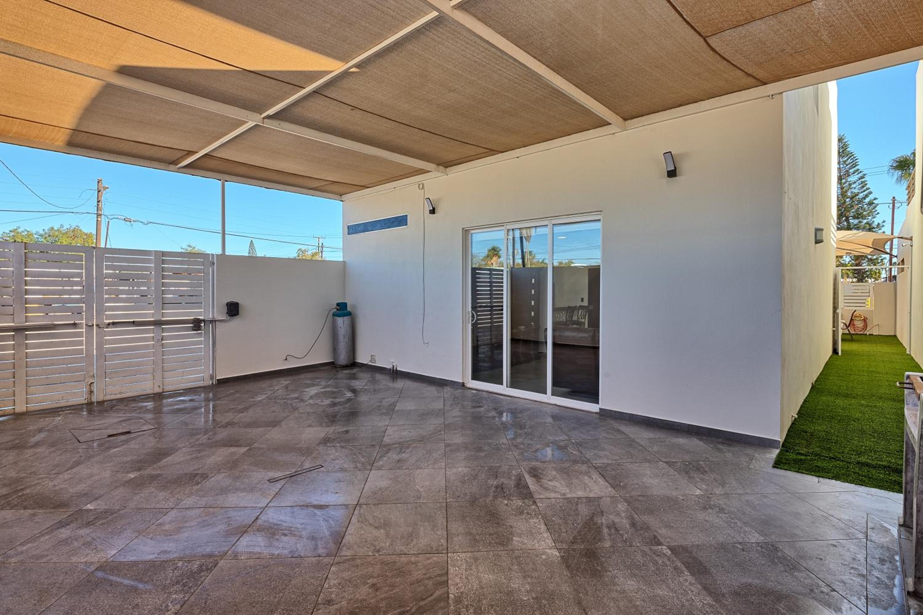 Modern Lux Home/Sleeps 12/ 5 min to Beach/High speed fiber optic internet! view 4