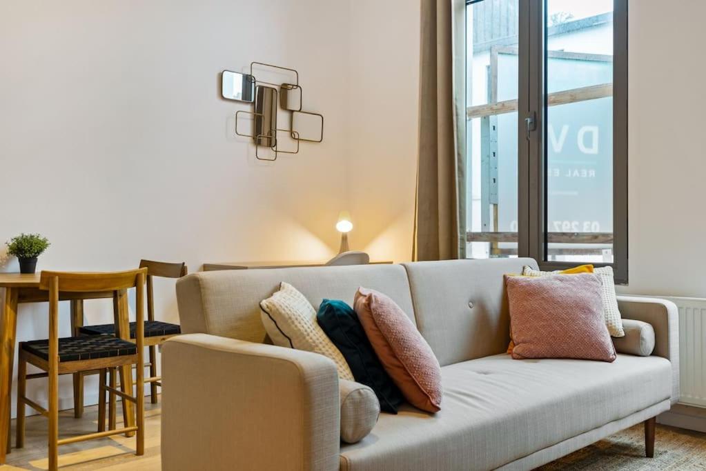 Bright Flat near City Center 24hr Parking