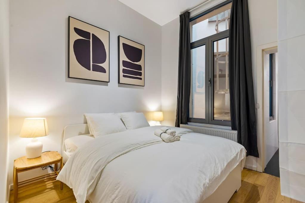 Bright Flat near City Center 24hr Parking