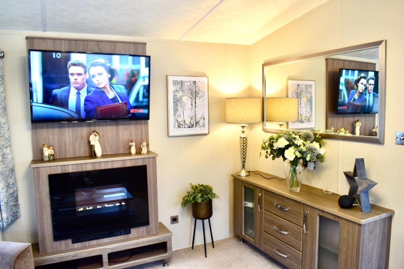 Longstone Lodge