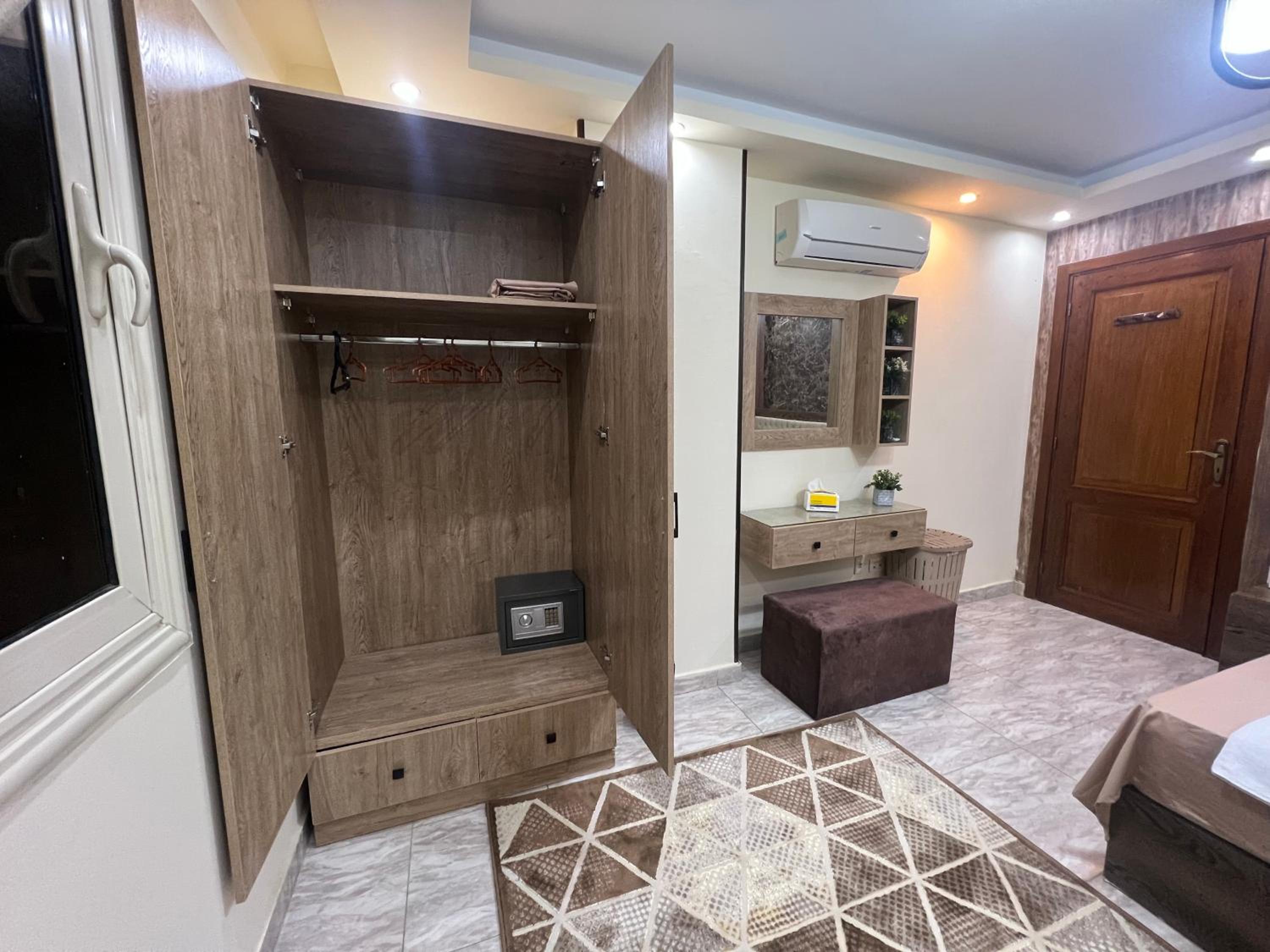 Luxury apartment Downtown Cairo (Amazing, Central)