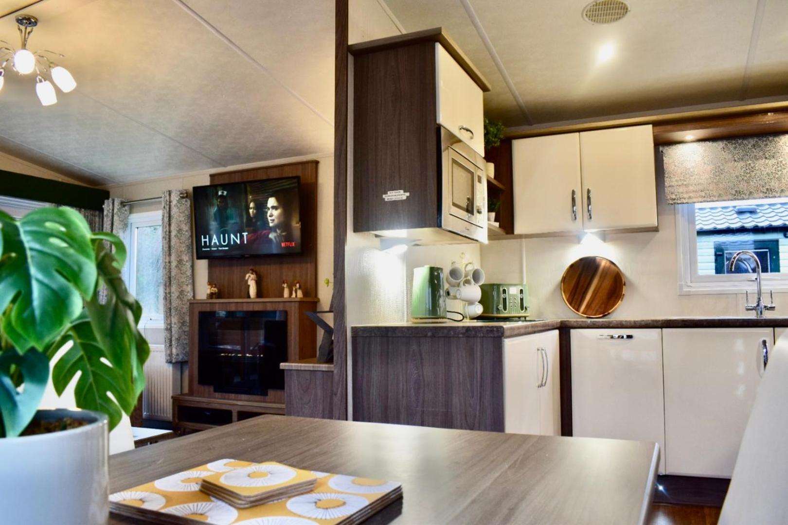 Longstone Lodge