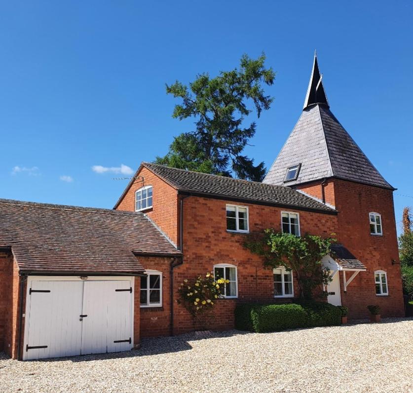 Lilly Hall Hopkiln - Exceptional 3 Bed Cottage in Ledbury Herefordshire view 2