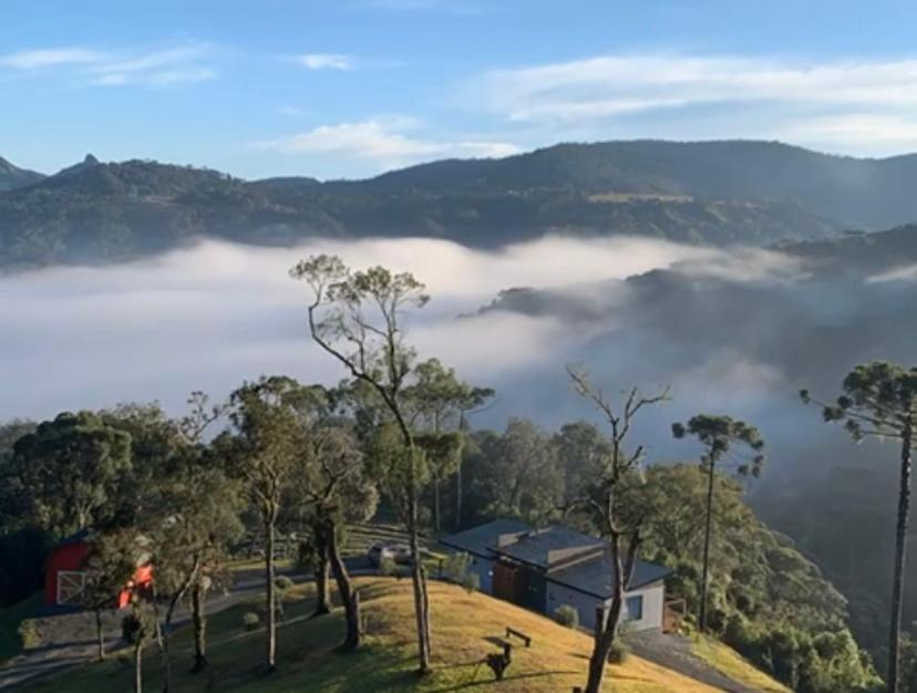 Villa Siena conforto nas alturas Casa com 2 suítes 2 banheiras de imersão vista maravilhosa a 1300m de altitude