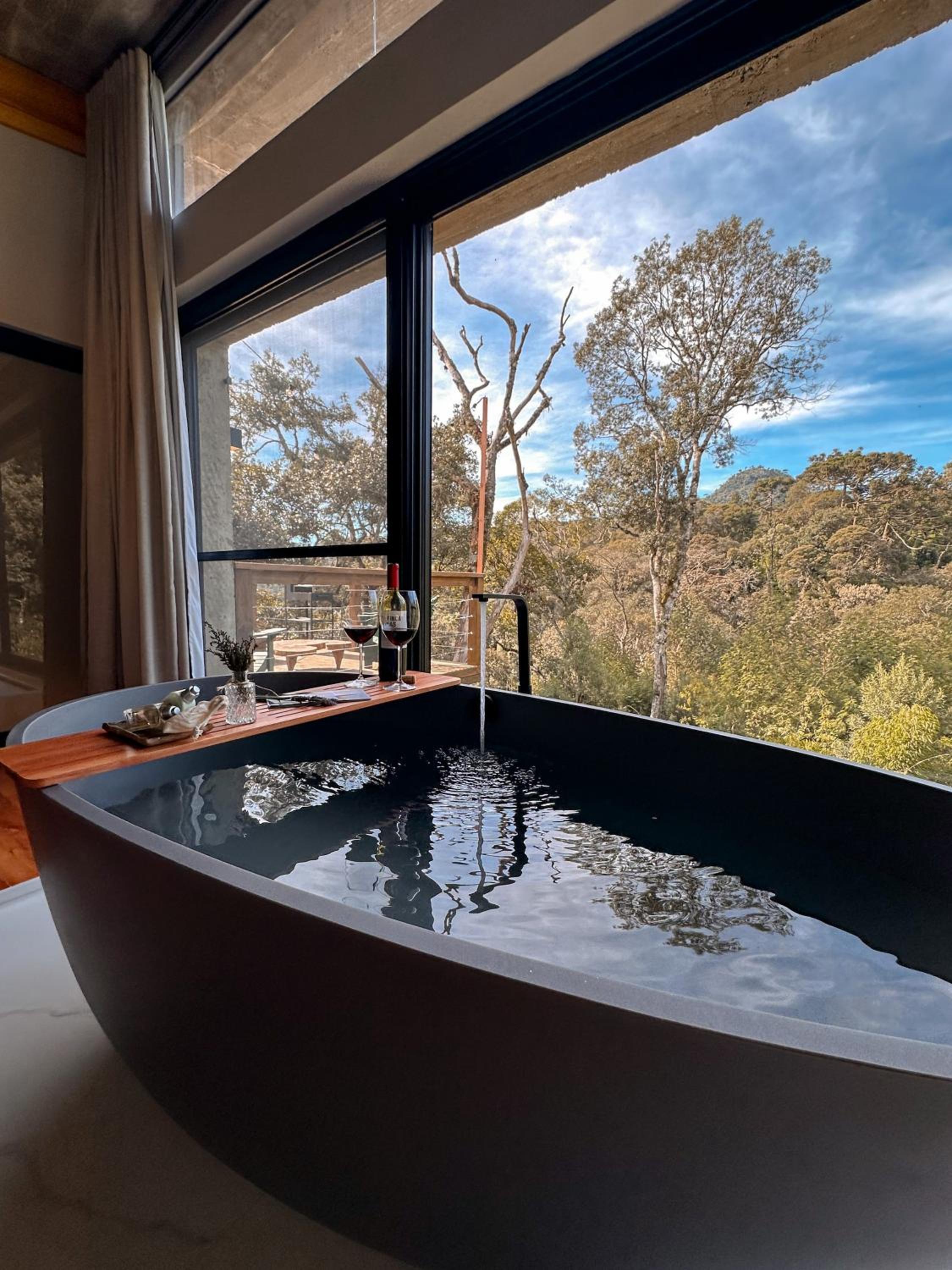 Villa Siena conforto nas alturas Casa com 2 suítes 2 banheiras de imersão vista maravilhosa a 1300m de altitude