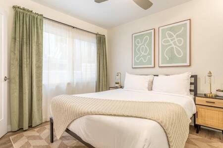 Stay around the corner from the Manhattan Beach Strand - Property Image 8
