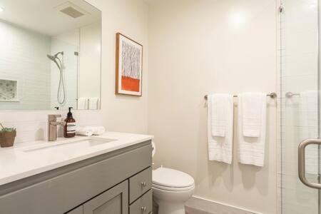 Stay around the corner from the Manhattan Beach Strand - Property Image 3