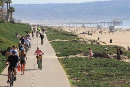 Stay around the corner from the Manhattan Beach Strand - Property Image 10