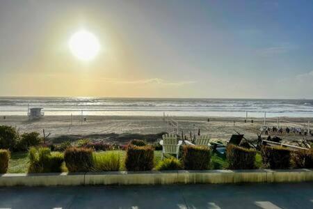 Stay around the corner from the Manhattan Beach Strand - Property Image 13