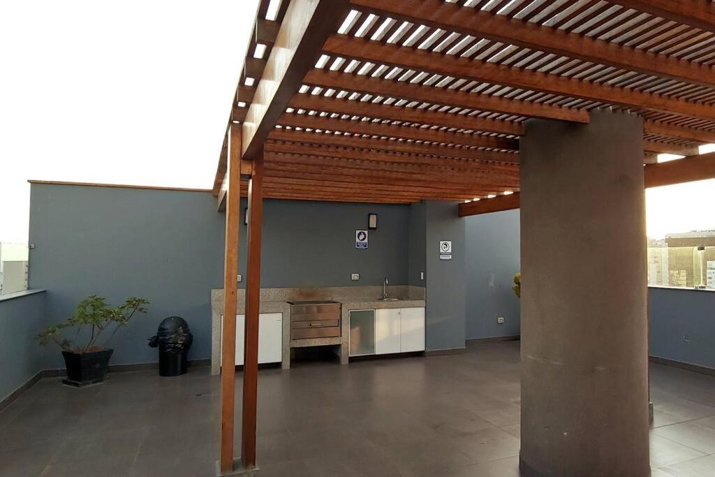 Excellent apartment, access to pool, grills, ballroom view 4