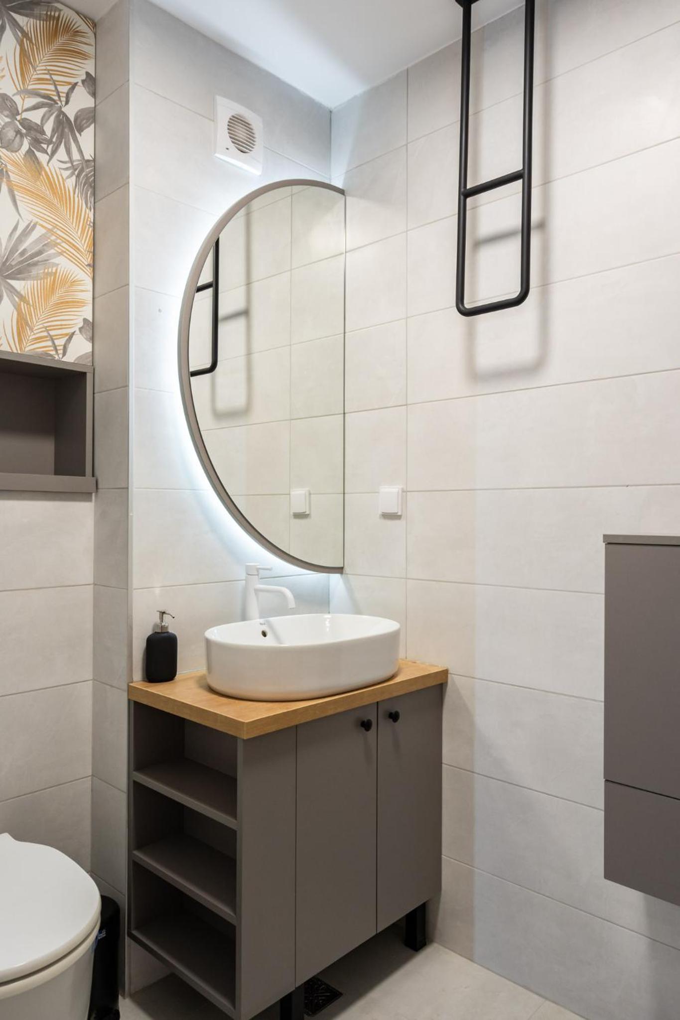 Classy Sassy - Elegant Escape in Timpuri Noi
