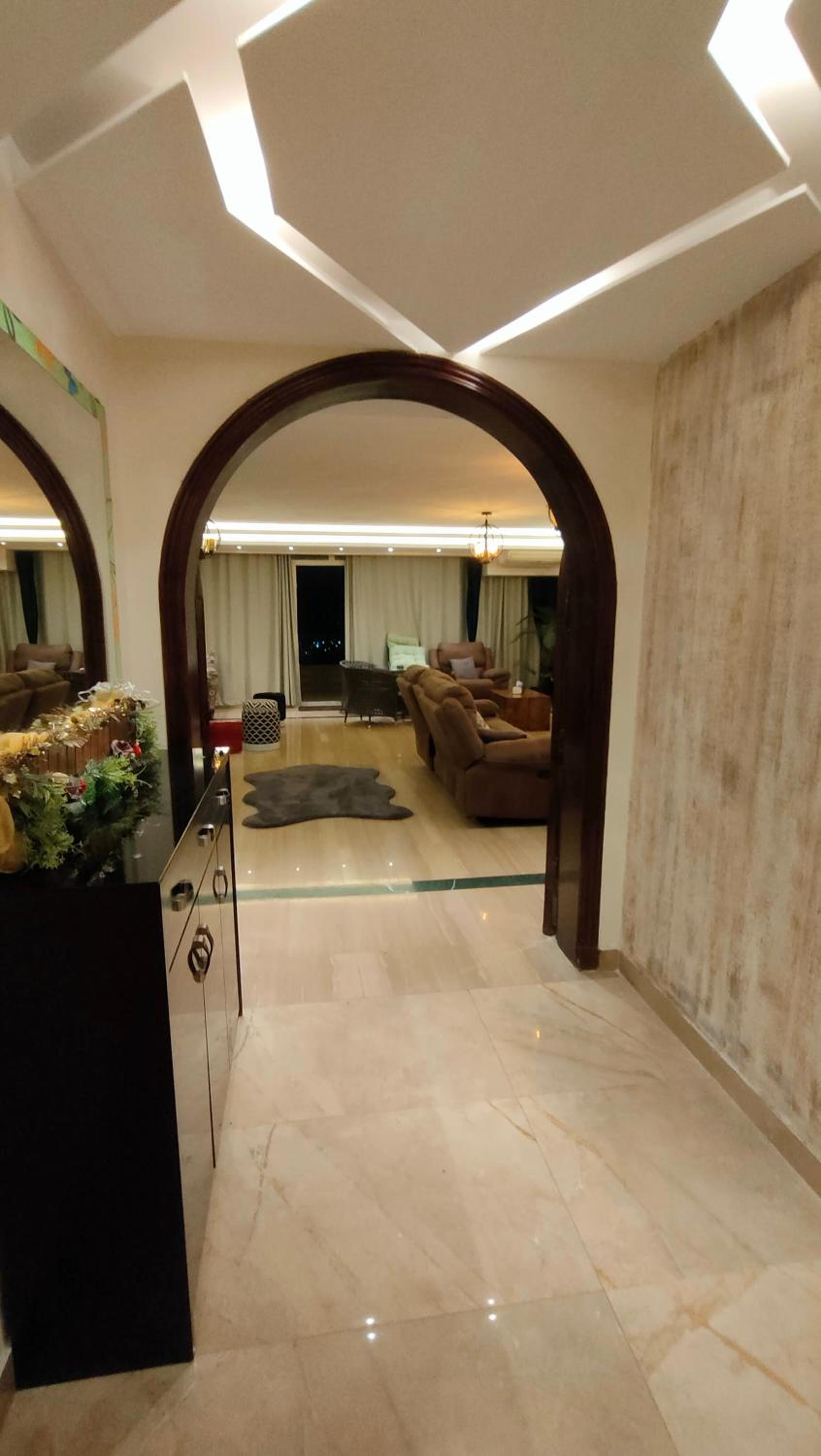 5star apartment View of the Nile and the pyramids on the Nile Corniche