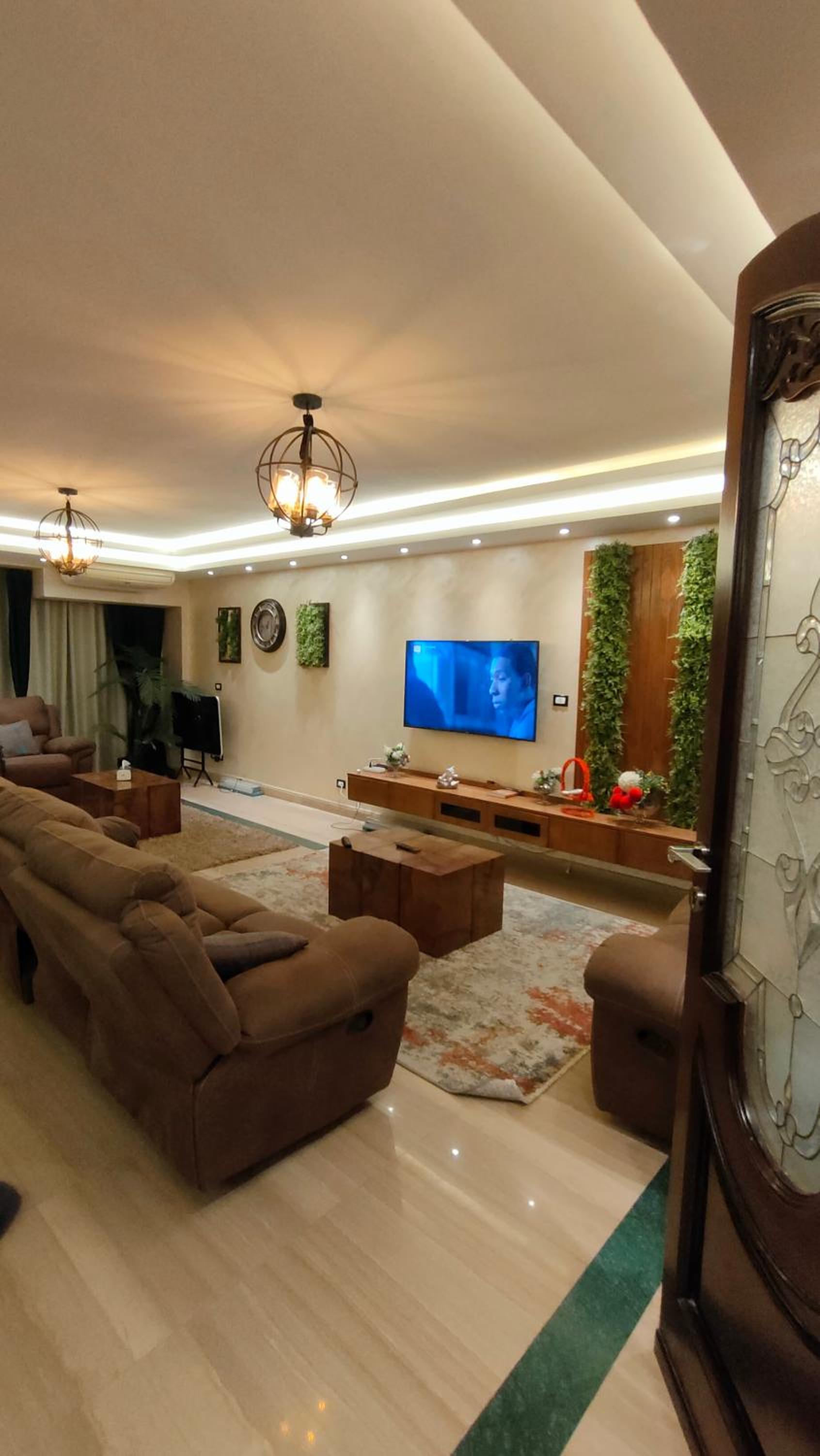 5star apartment View of the Nile and the pyramids on the Nile Corniche