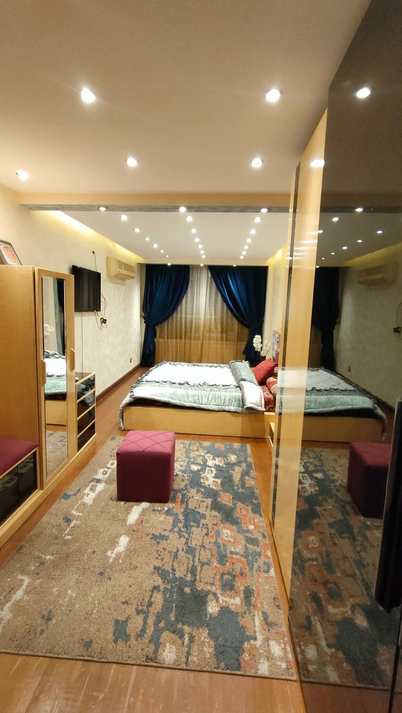 5star apartment View of the Nile and the pyramids on the Nile Corniche