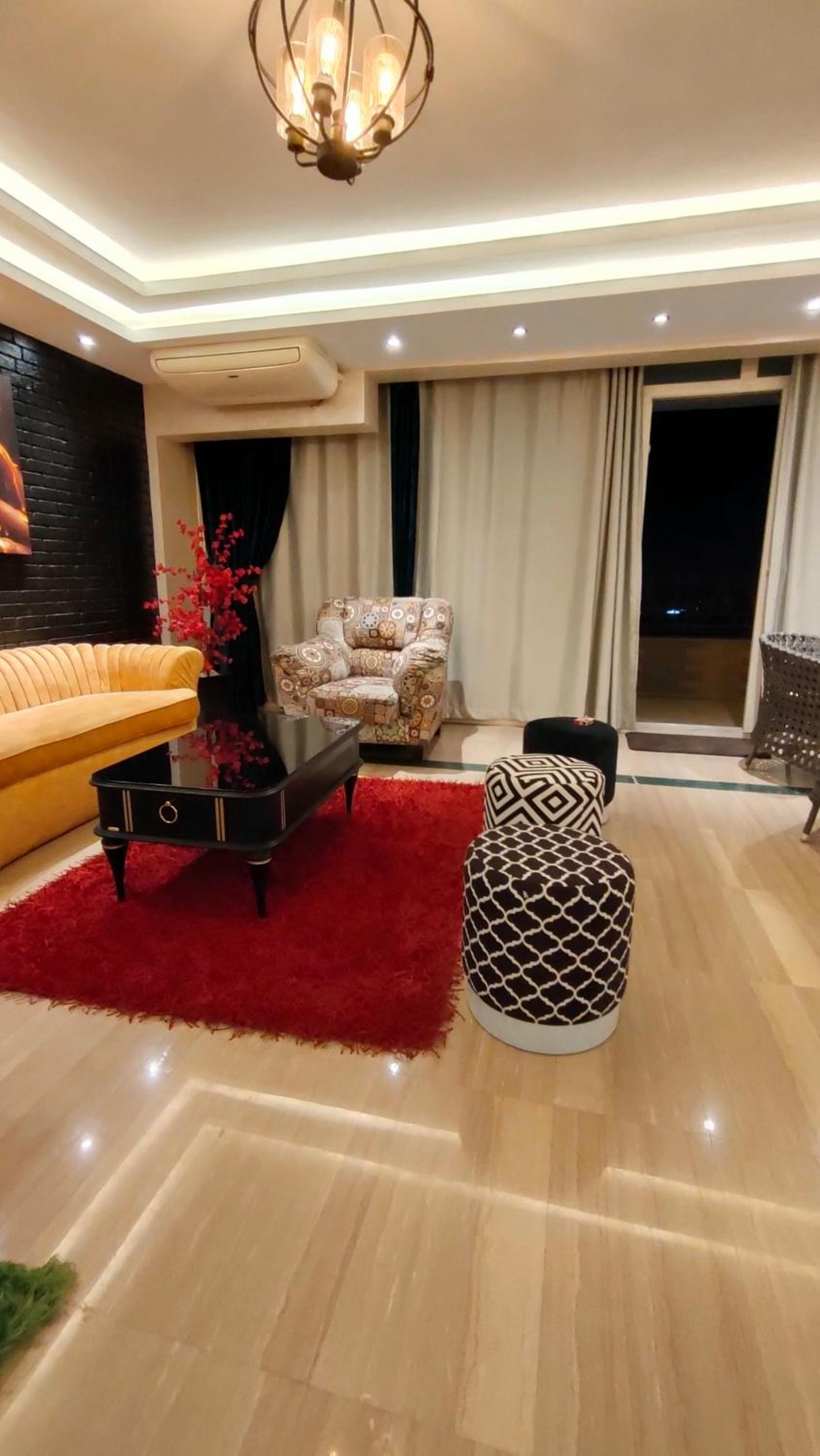 5star apartment View of the Nile and the pyramids on the Nile Corniche