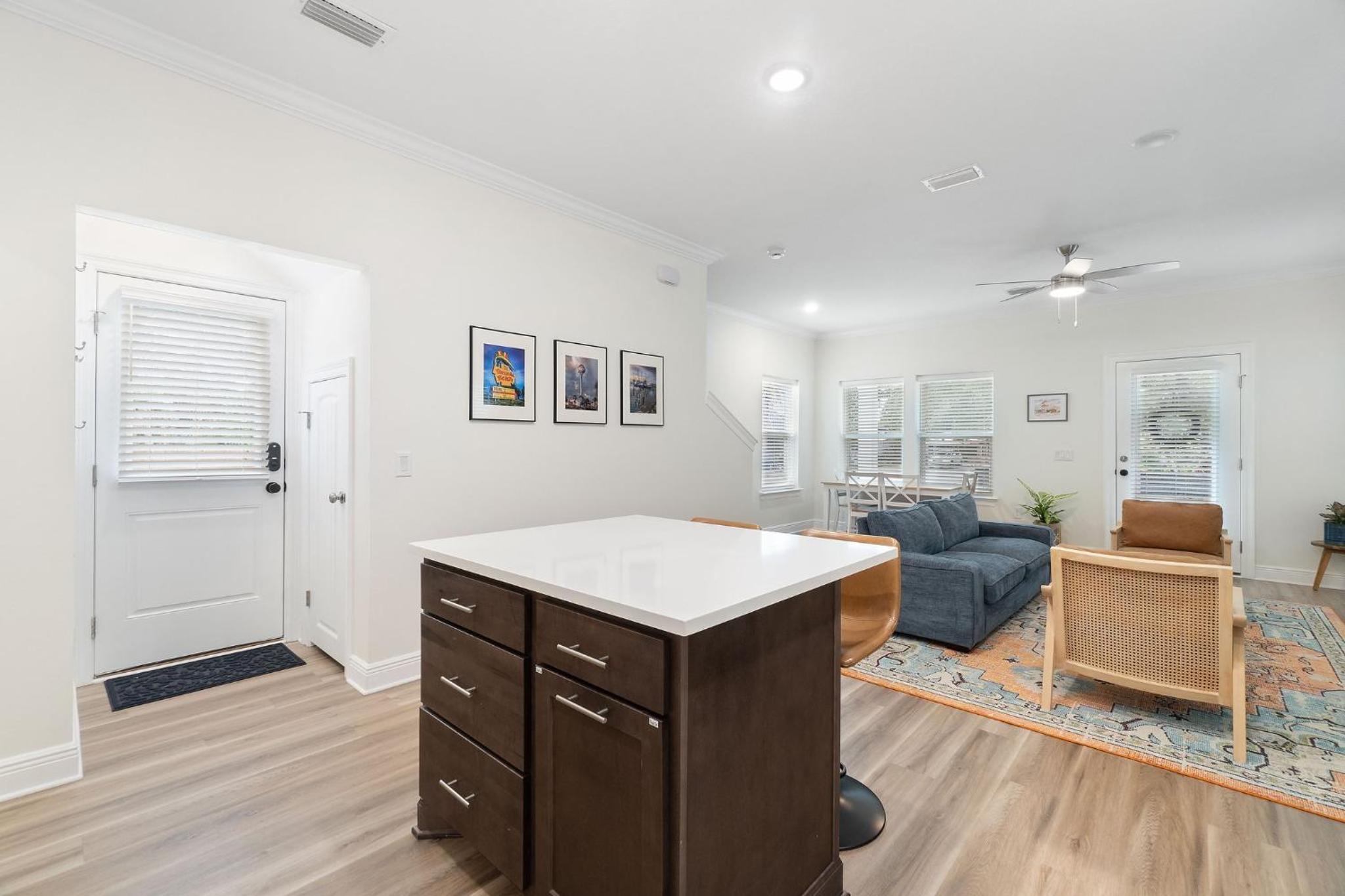 Bright and open walk to downtown