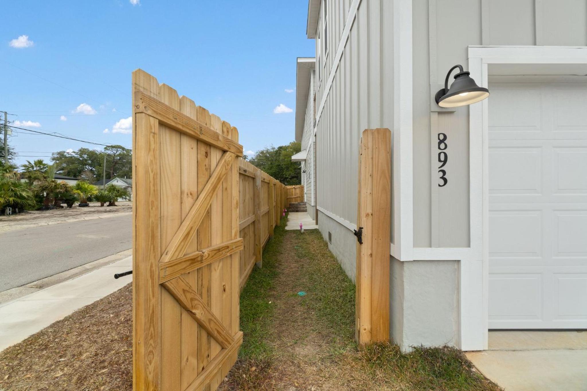 Bright and open walk to downtown