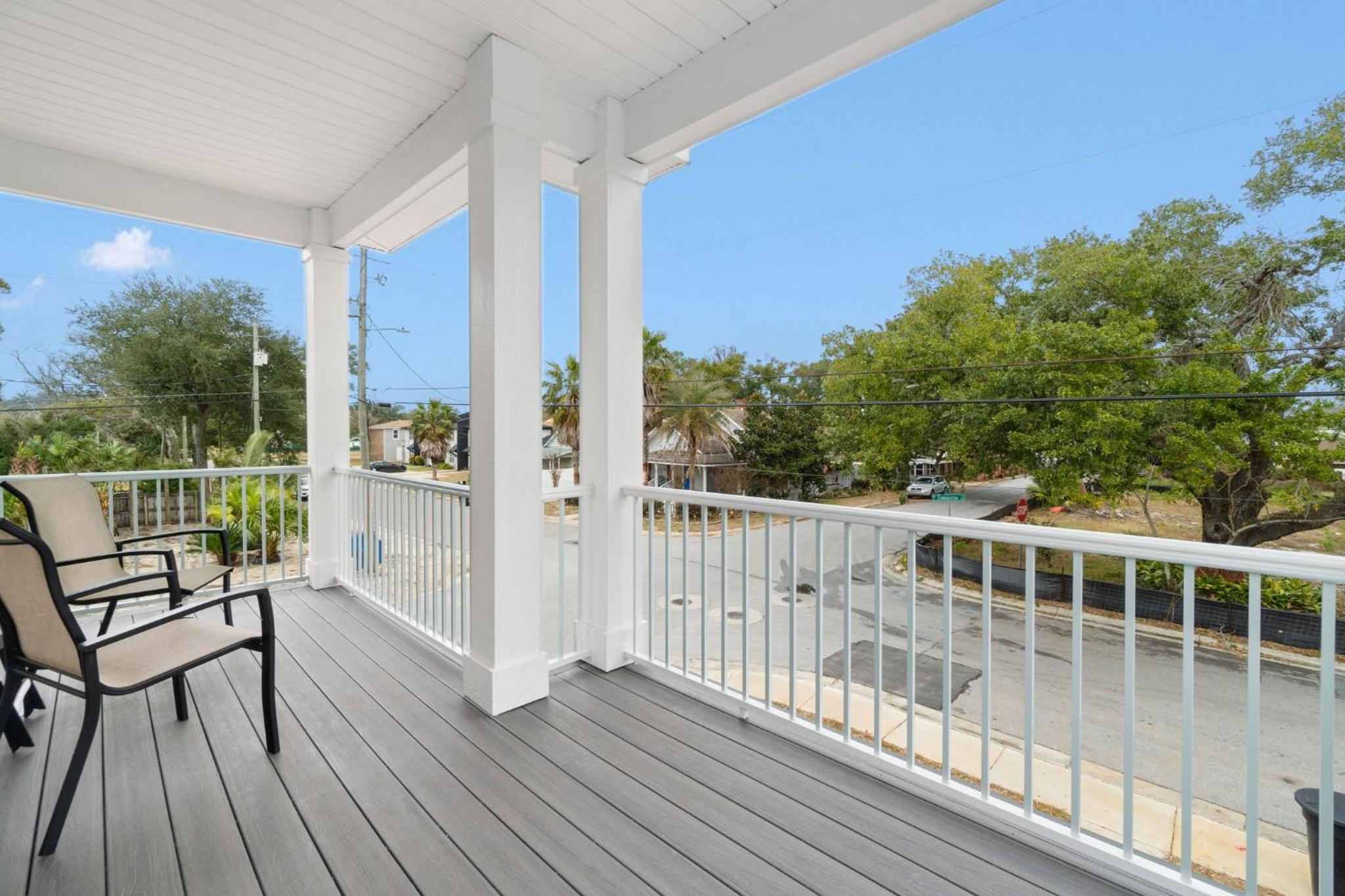Bright and open walk to downtown