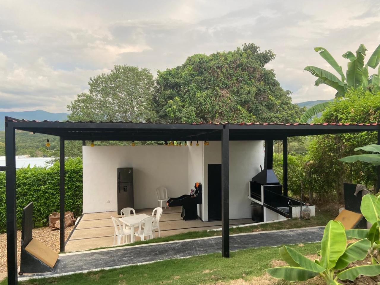 Villa lili, Carmen de Apicala condominio San Simon view 2