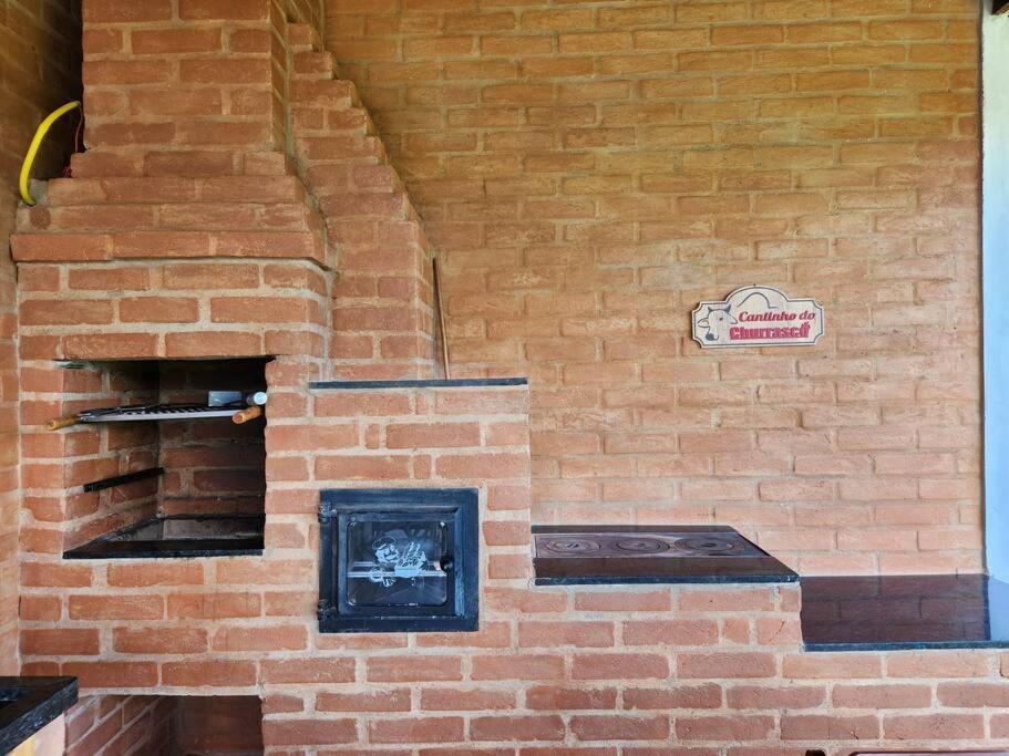 Casa Da Floresta Cercada com Piscina