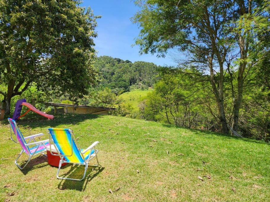 Casa Da Floresta Cercada com Piscina