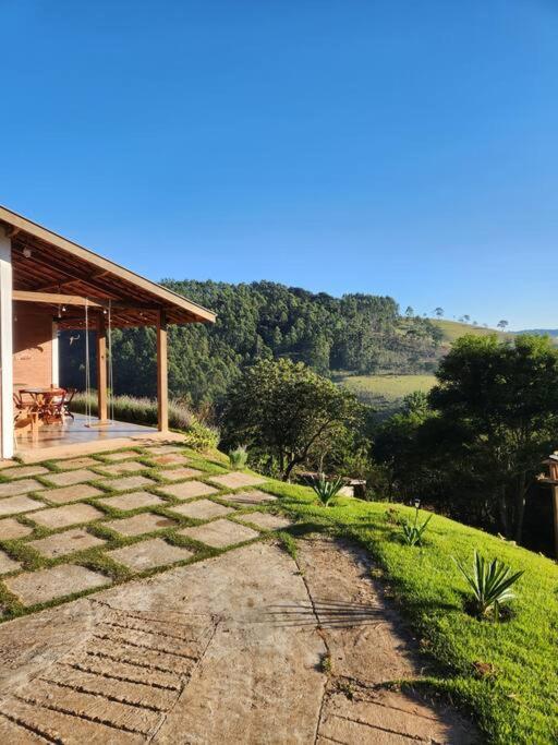 Casa Da Floresta Cercada com Piscina
