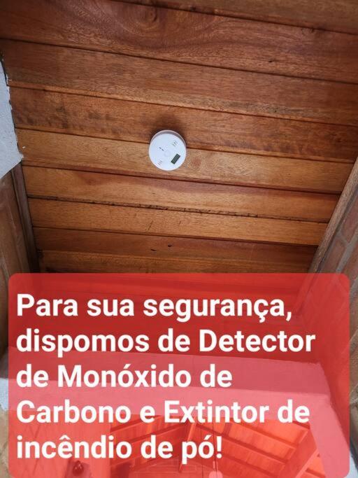 Casa Da Floresta Cercada com Piscina