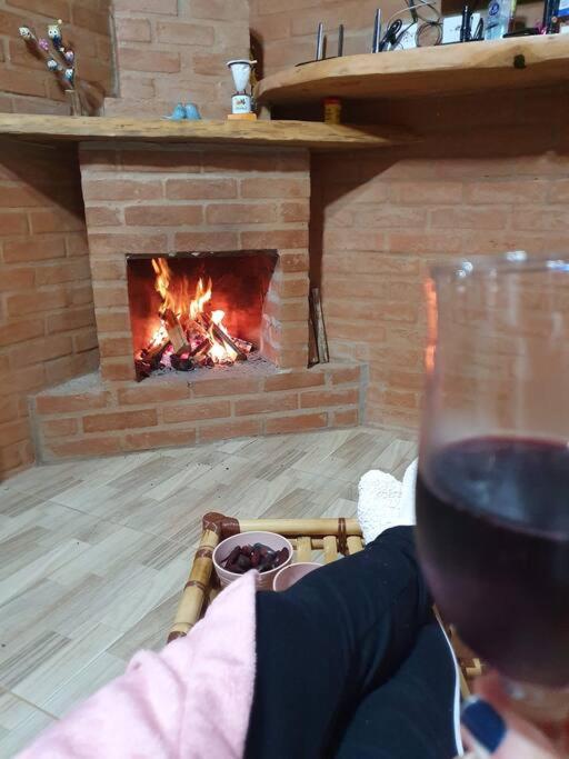 Casa Da Floresta Cercada com Piscina