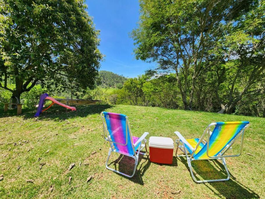Casa Da Floresta Cercada com Piscina
