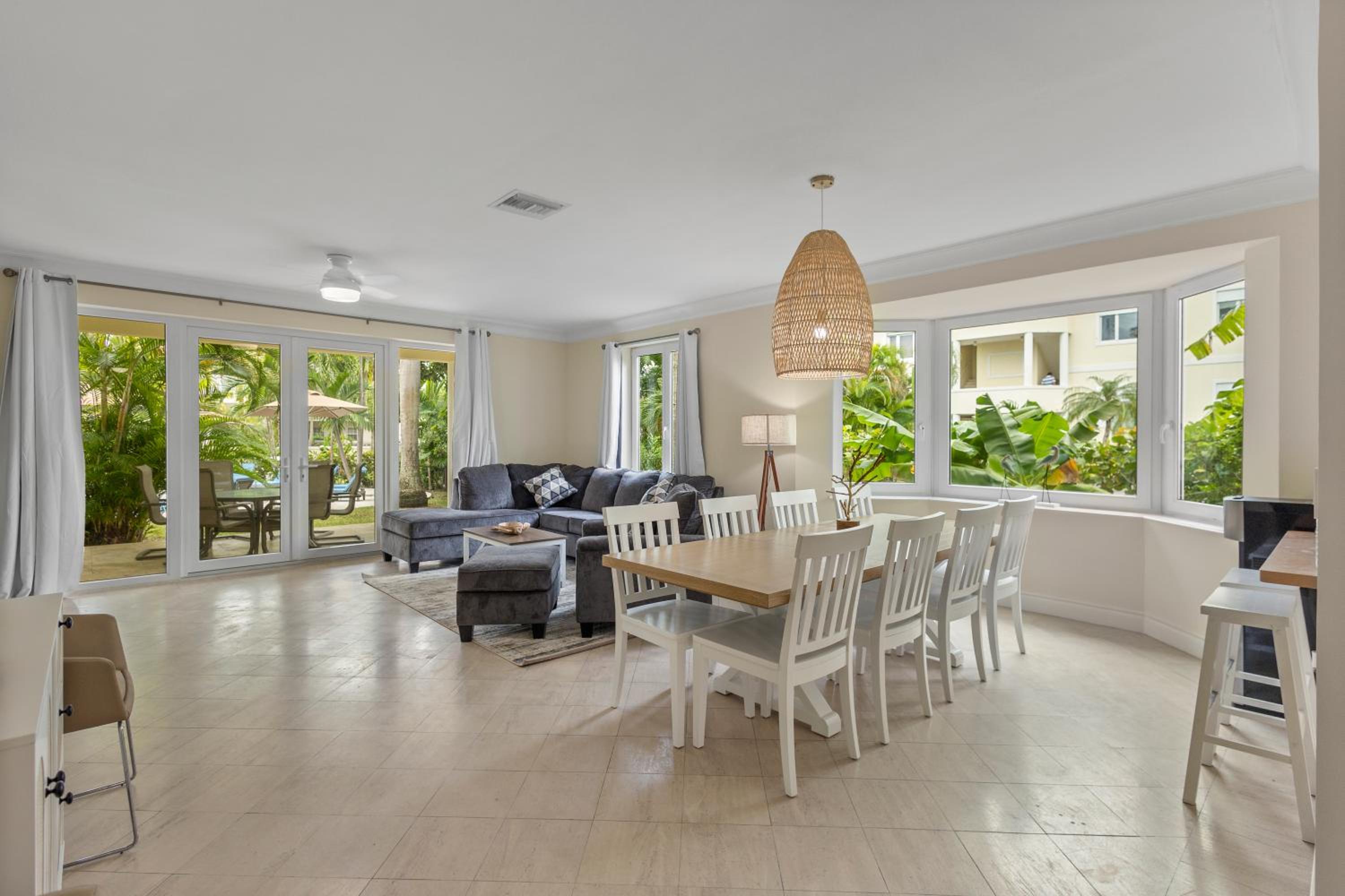 Hotel Paradise Six - Image 1