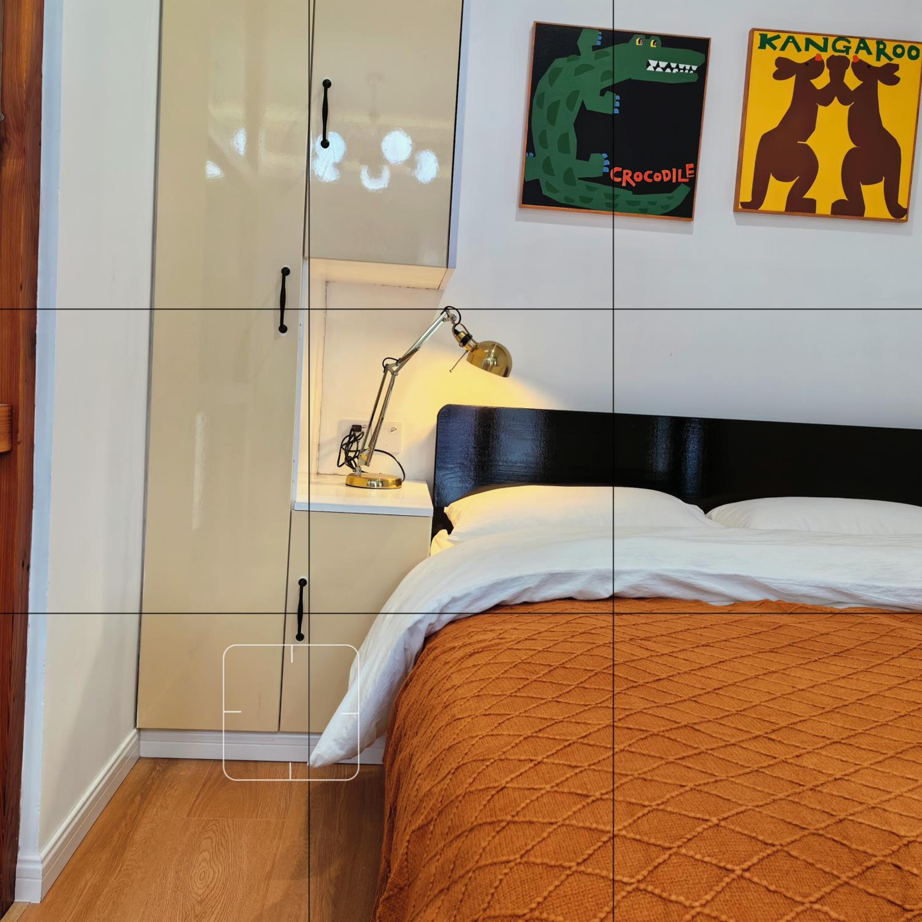 Shanghai Hills & Zinn Sunshine BnB with Balcony Near Metro Line1 Changshu rd