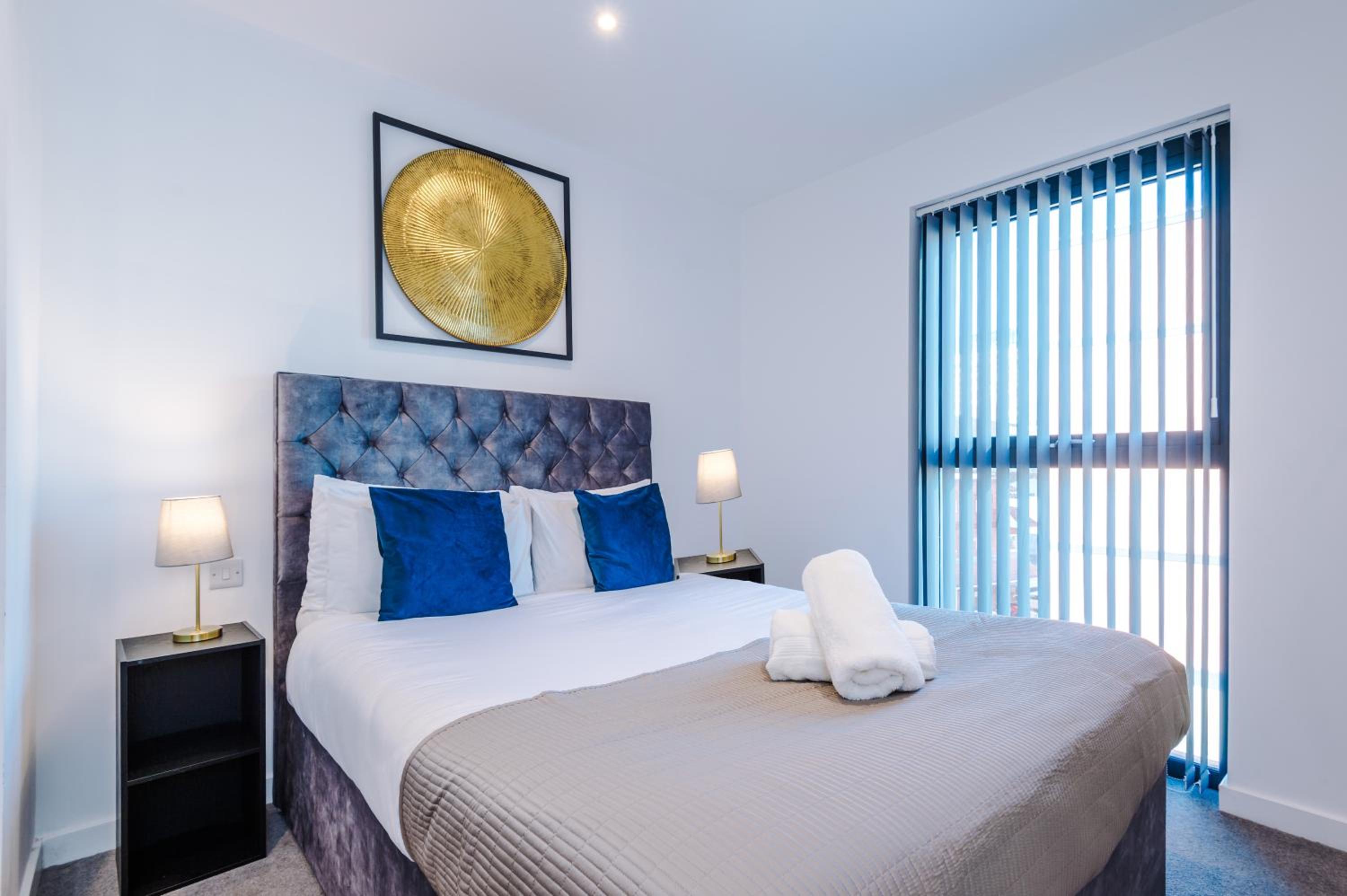 The Windmill Suite, Sleeps 6, Modern Comfort & Fast Wi-Fi, Perfect for Extended Stays