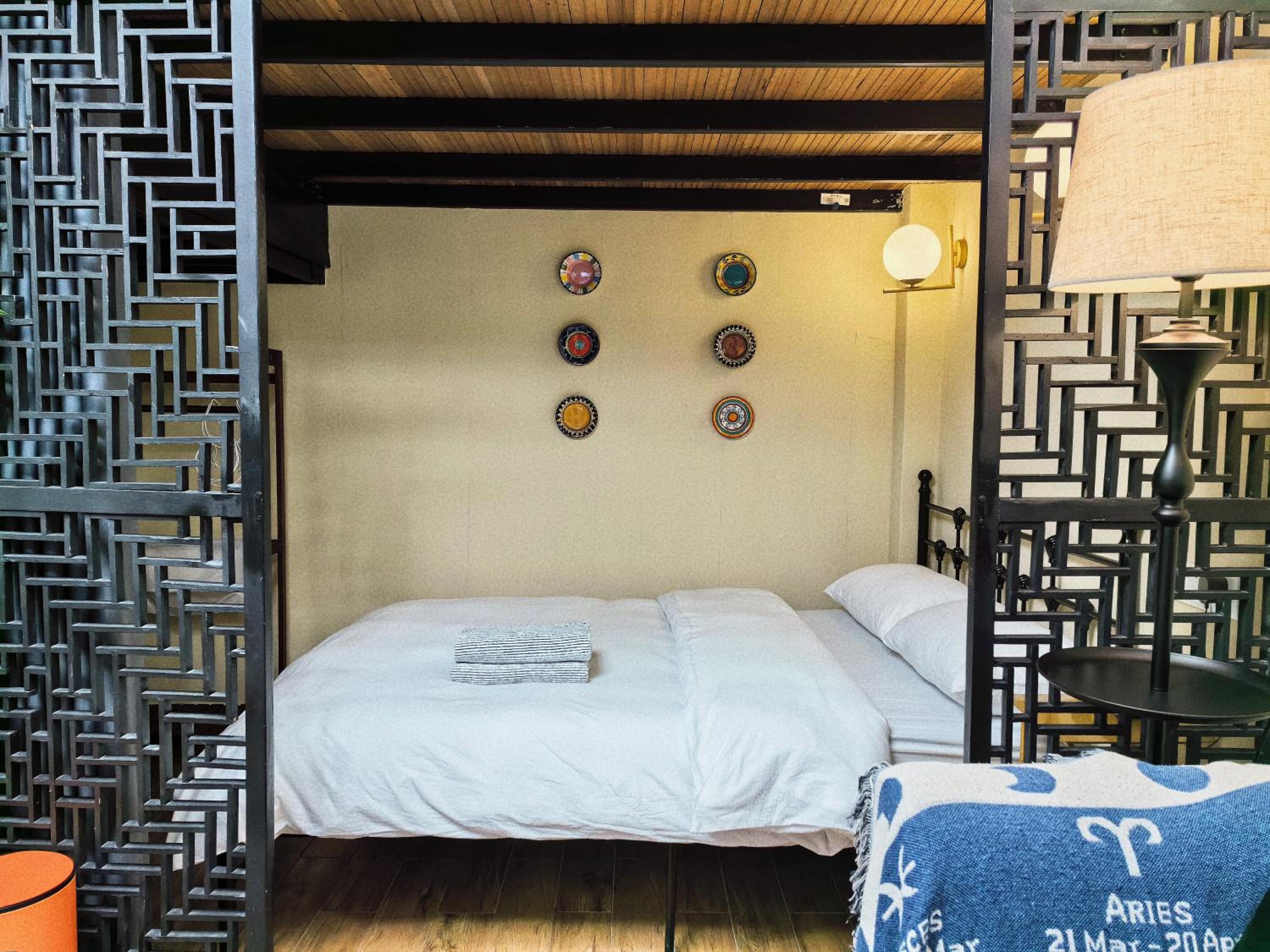 Shanghai Hills & Zinn Happy Family Bnb Near Line1&14 South Huangpi Rd Mid Huaihai Rd