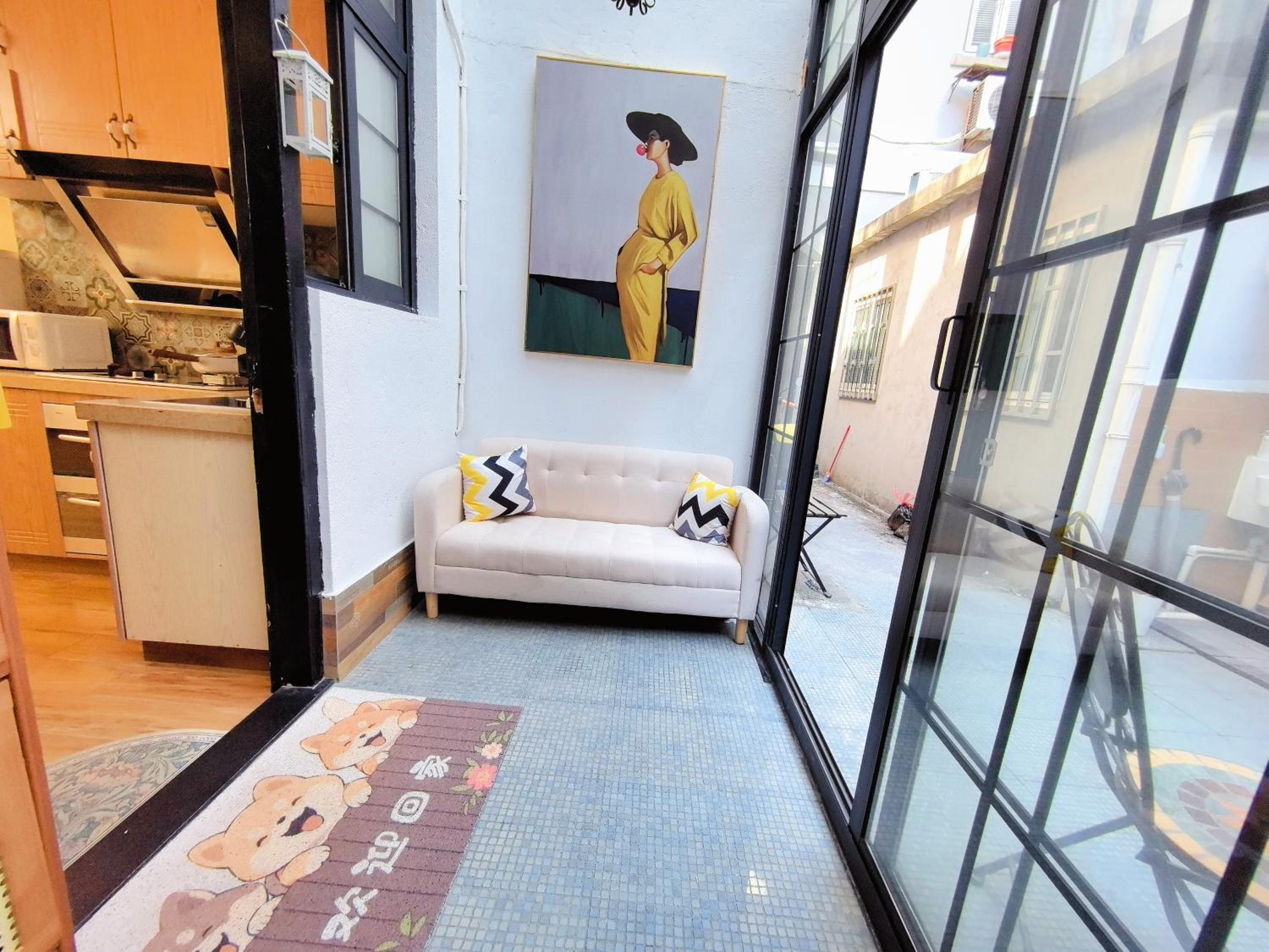 Shanghai Hills & Zinn Happy Family Bnb Near Line1&14 South Huangpi Rd Mid Huaihai Rd