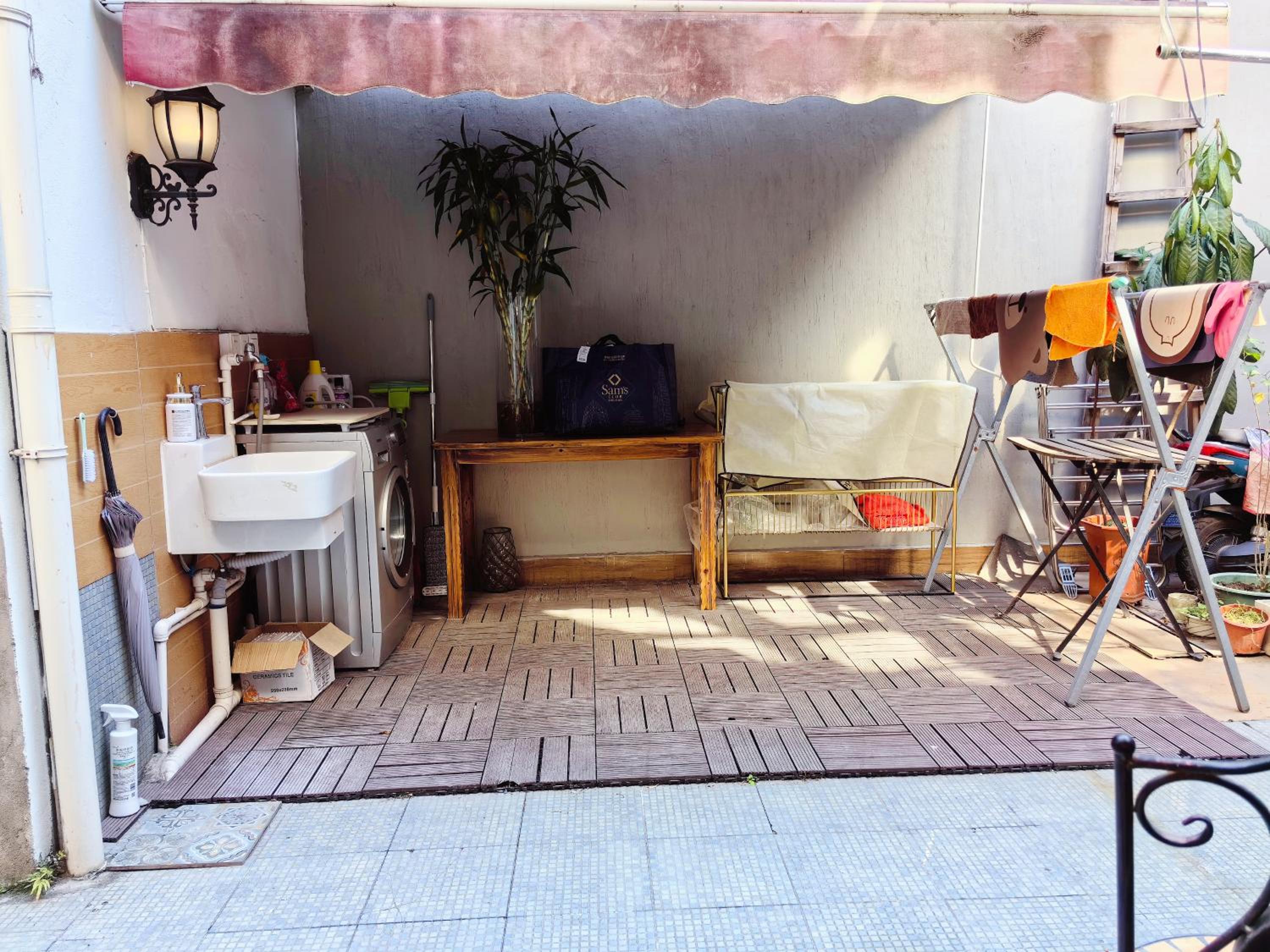 Shanghai Hills & Zinn Happy Family Bnb Near Line1&14 South Huangpi Rd Mid Huaihai Rd