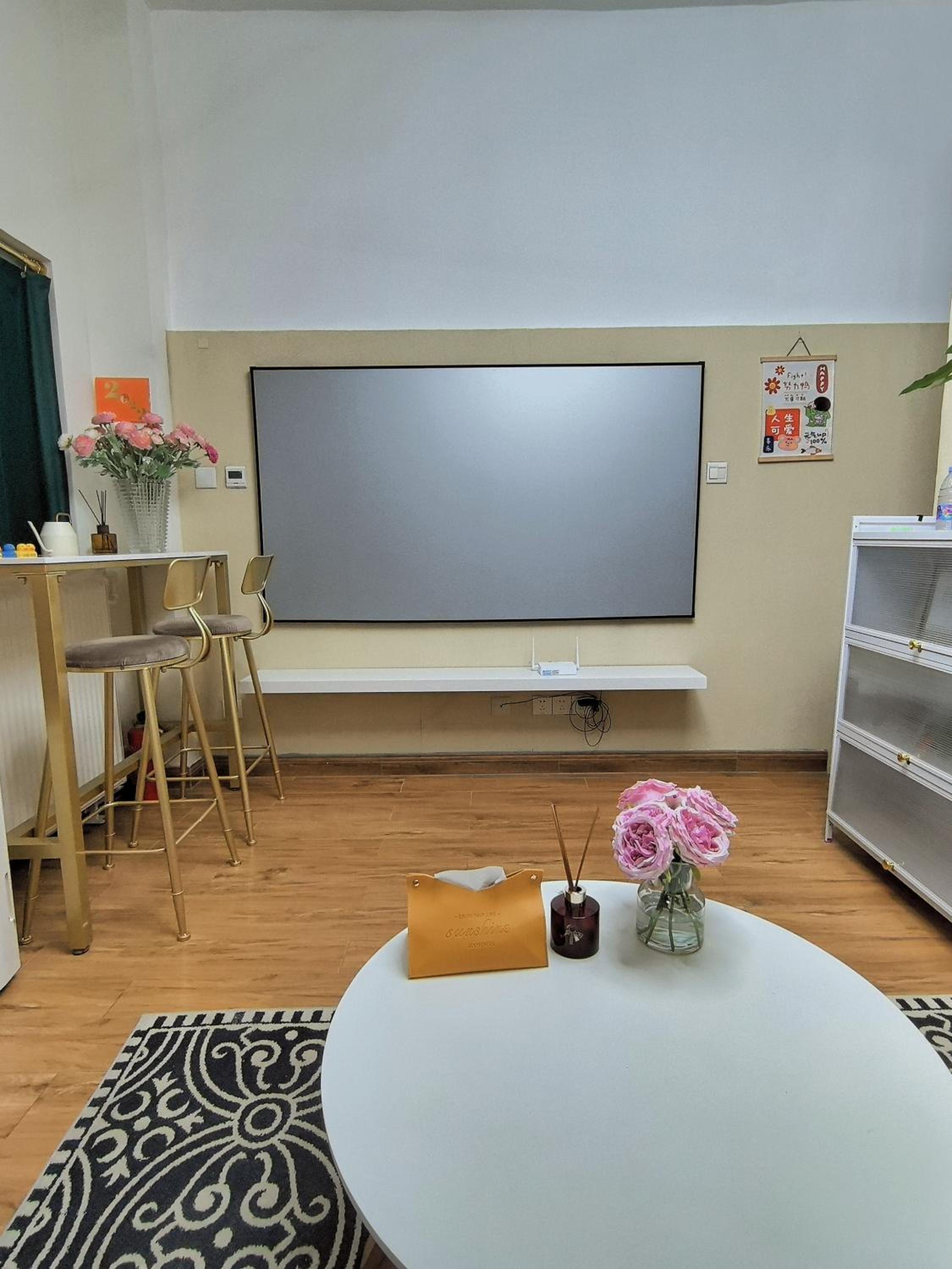 Shanghai Hills & Zinn Happy Family Bnb Near Line1&14 South Huangpi Rd Mid Huaihai Rd