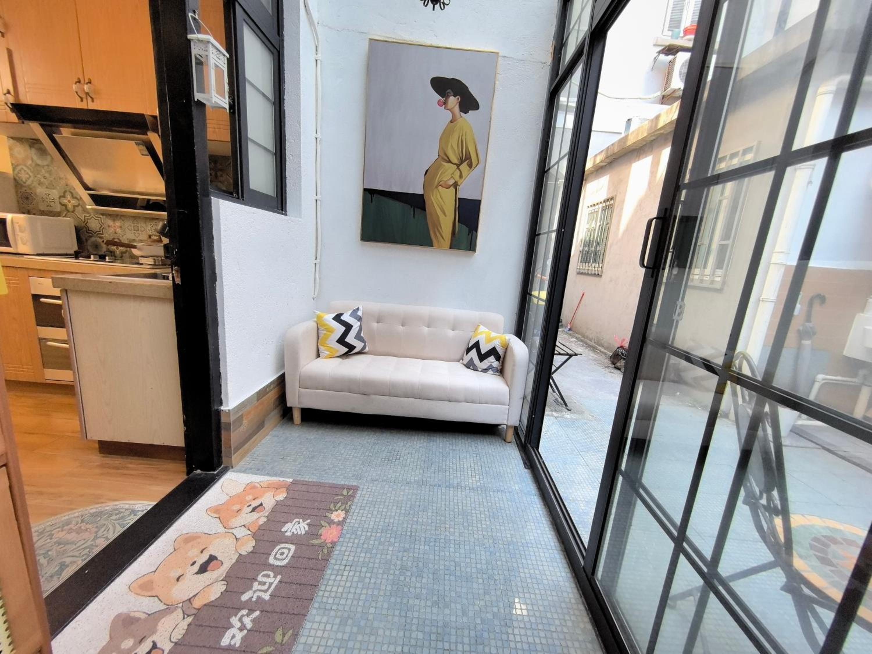 Shanghai Hills & Zinn Happy Family Bnb Near Line1&14 South Huangpi Rd Mid Huaihai Rd