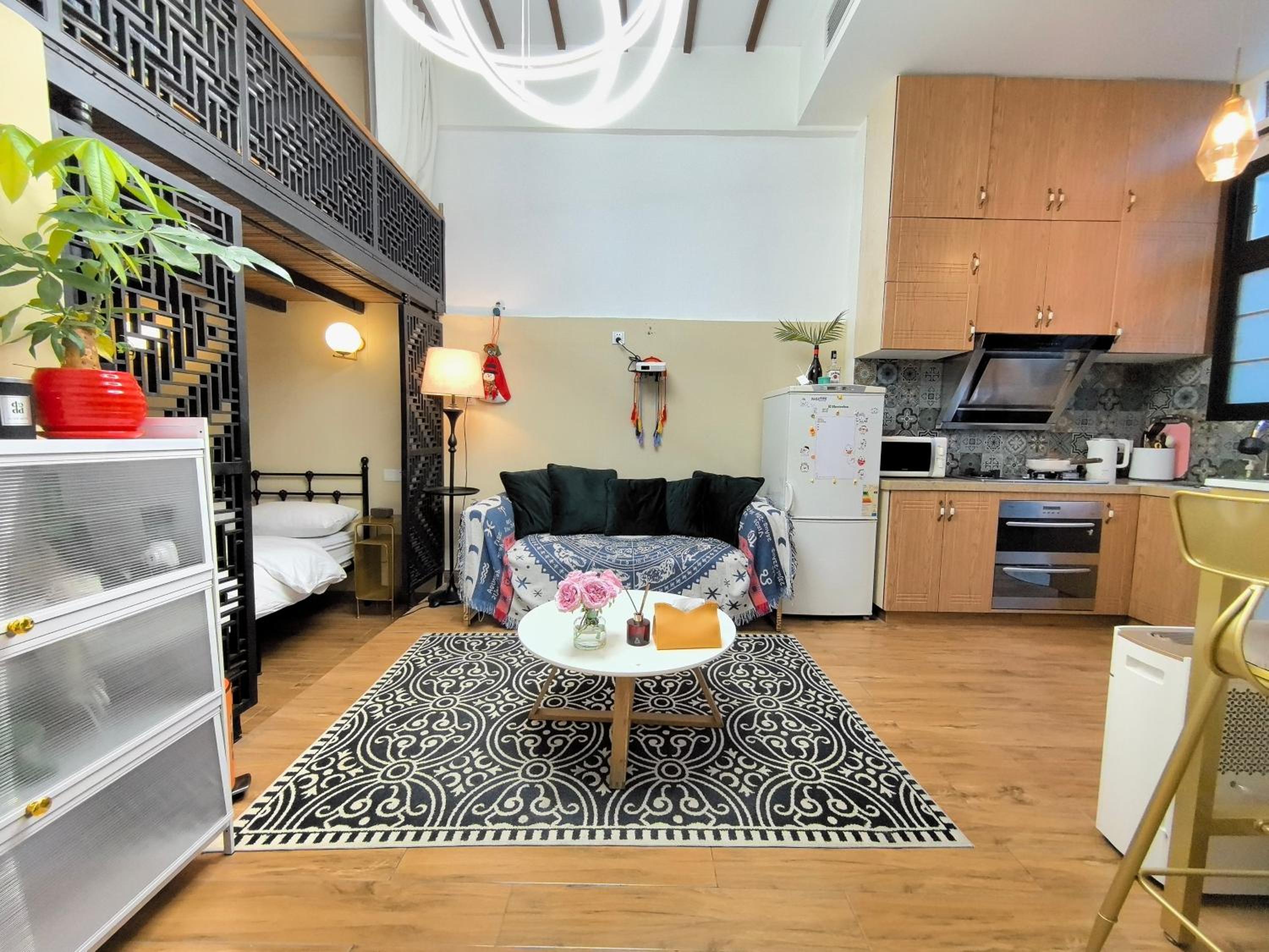 Shanghai Hills & Zinn Happy Family Bnb Near Line1&14 South Huangpi Rd Mid Huaihai Rd