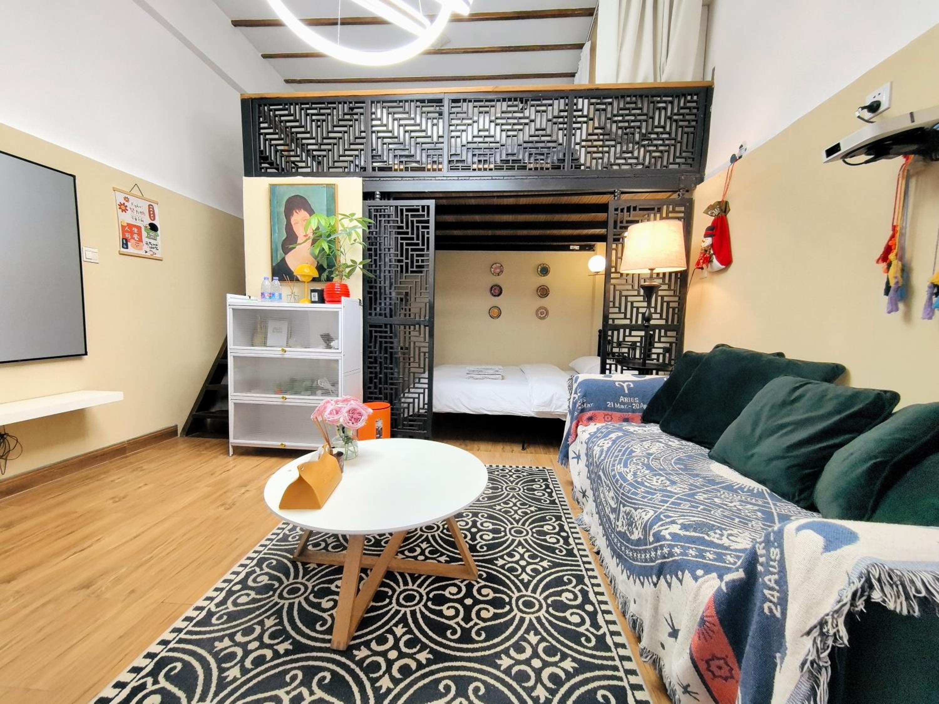 Shanghai Hills & Zinn Happy Family Bnb Near Line1&14 South Huangpi Rd Mid Huaihai Rd