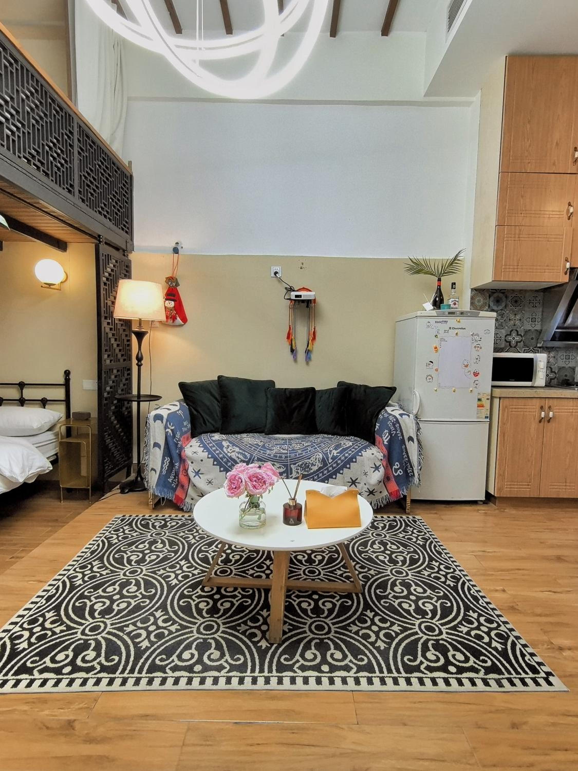 Shanghai Hills & Zinn Happy Family Bnb Near Line1&14 South Huangpi Rd Mid Huaihai Rd