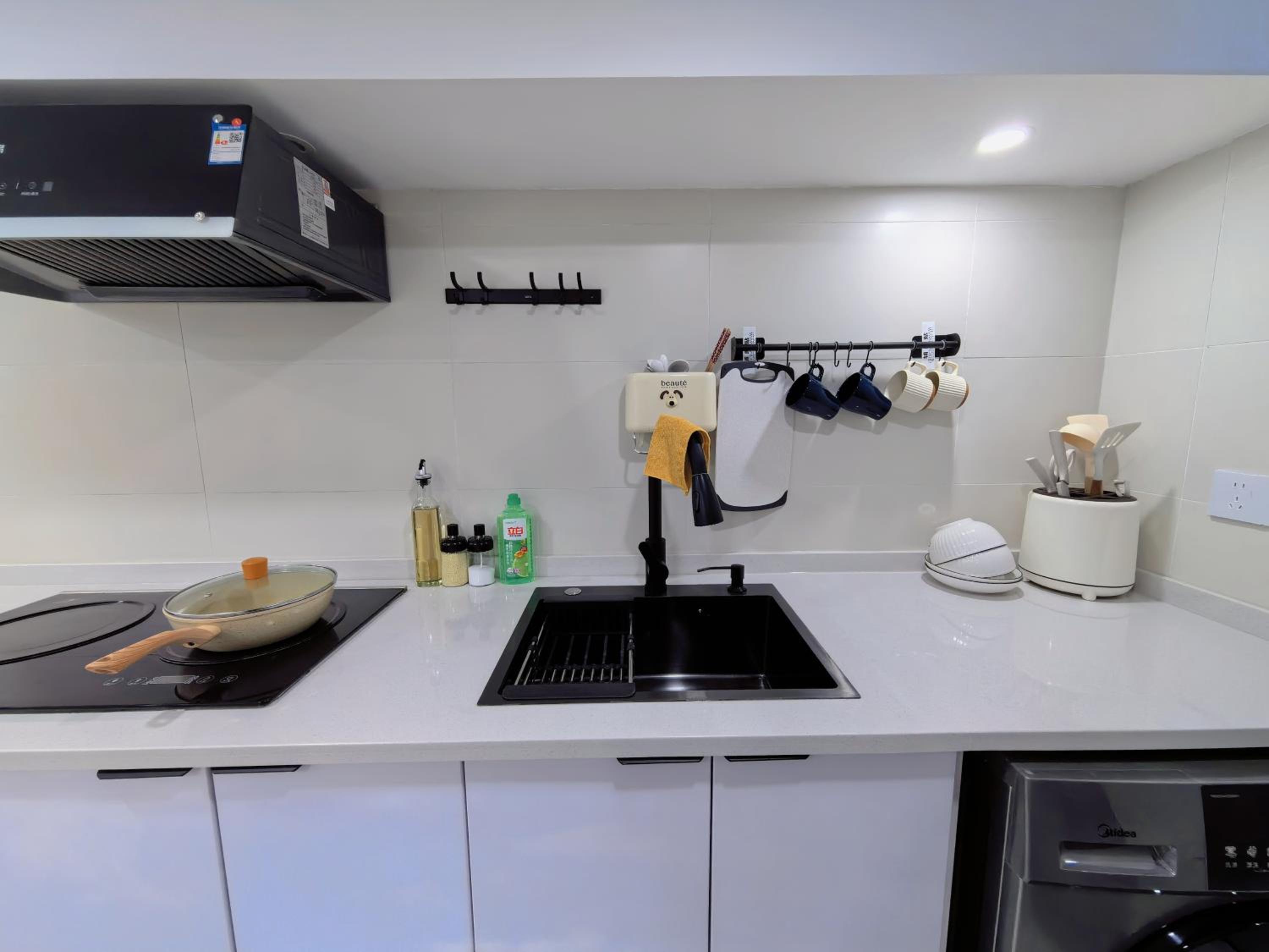 Shanghai Hills & ZINN City Loft Near Metro Line 1 Changshu Rd and Close to Tianzi Fang