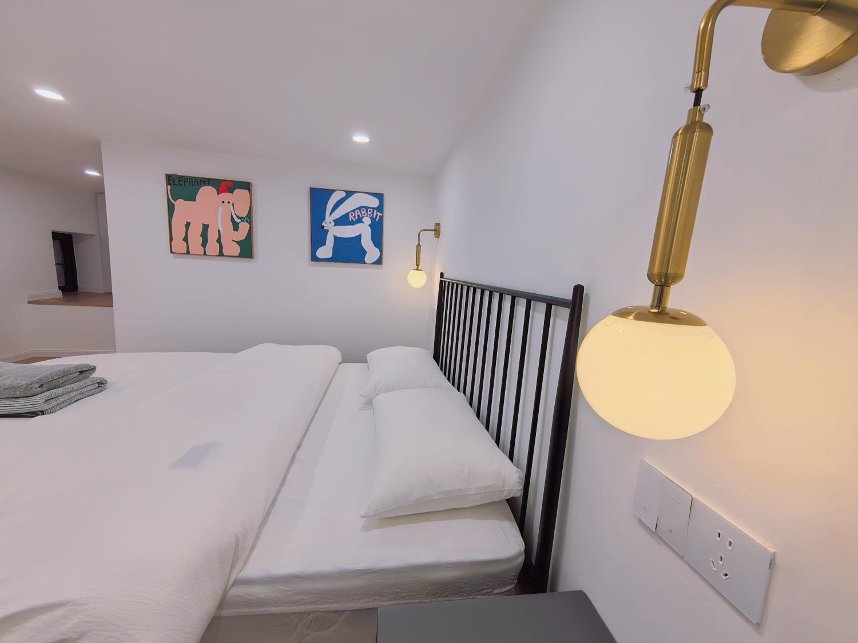 Shanghai Hills & ZINN City Loft Near Metro Line 1 Changshu Rd and Close to Tianzi Fang