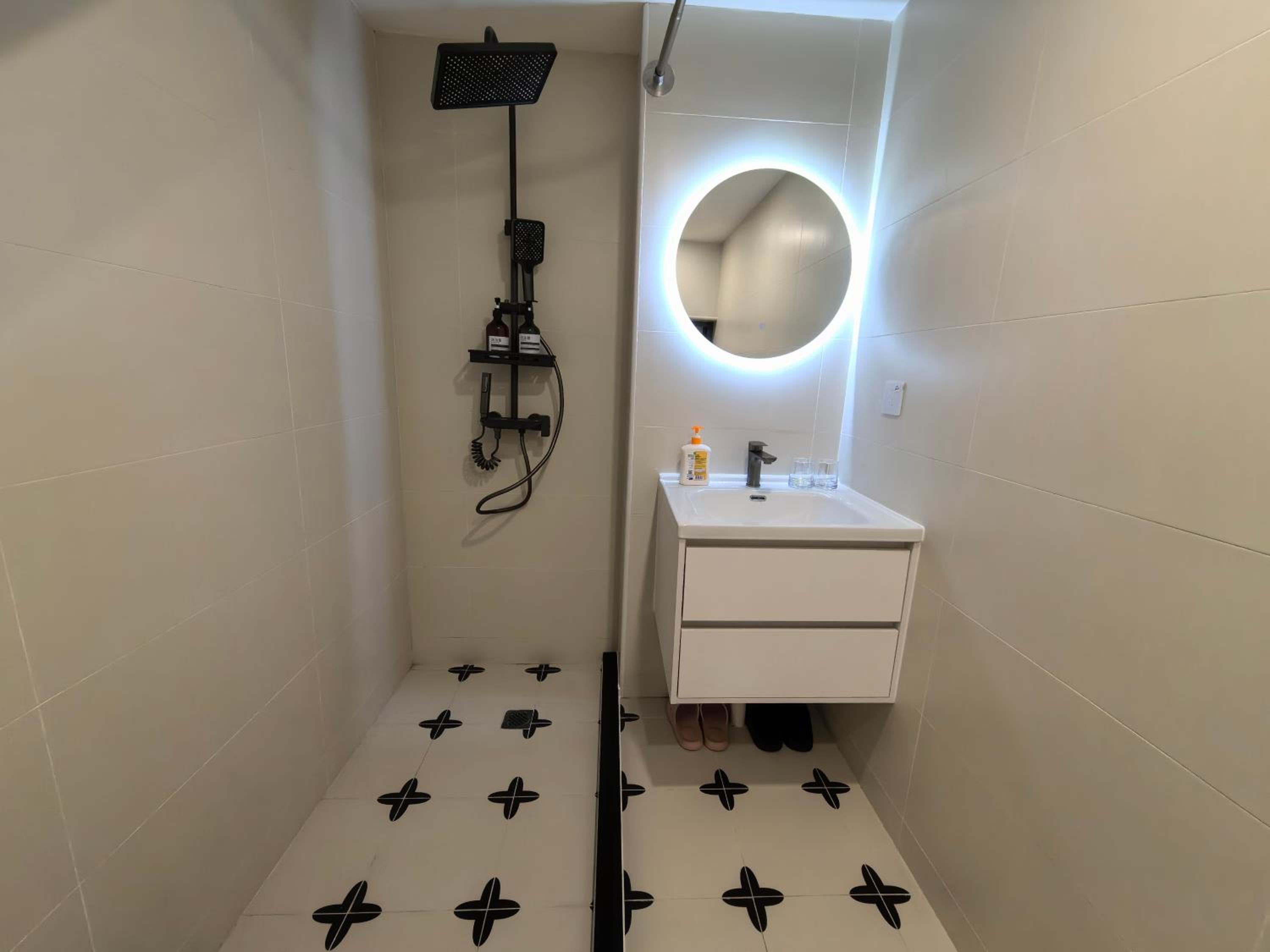Shanghai Hills & ZINN City Loft Near Metro Line 1 Changshu Rd and Close to Tianzi Fang