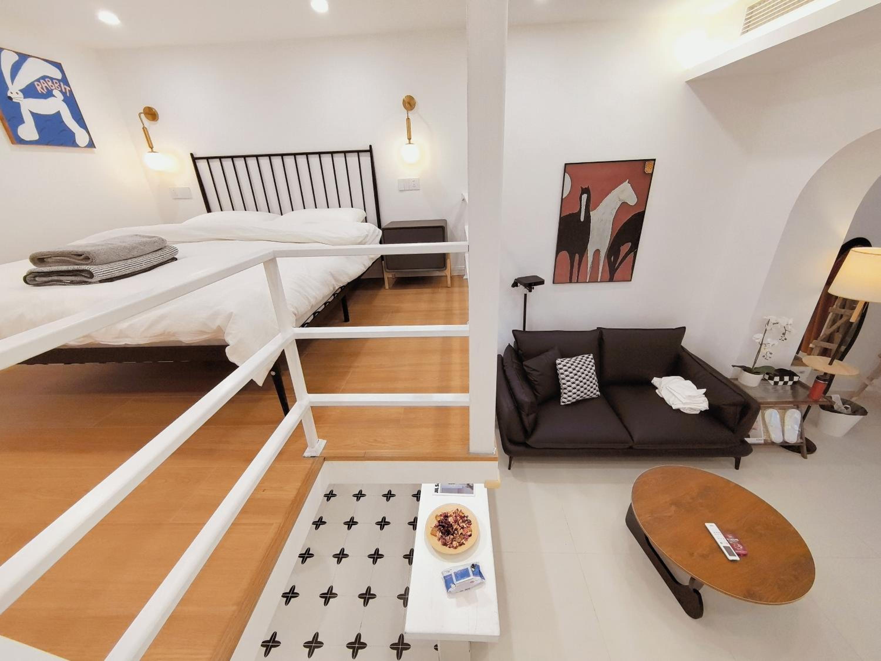Shanghai Hills & ZINN City Loft Near Metro Line 1 Changshu Rd and Close to Tianzi Fang