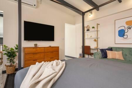 Hermosa Hot Spot Luxe Queen Studio at The Beach Free Parking