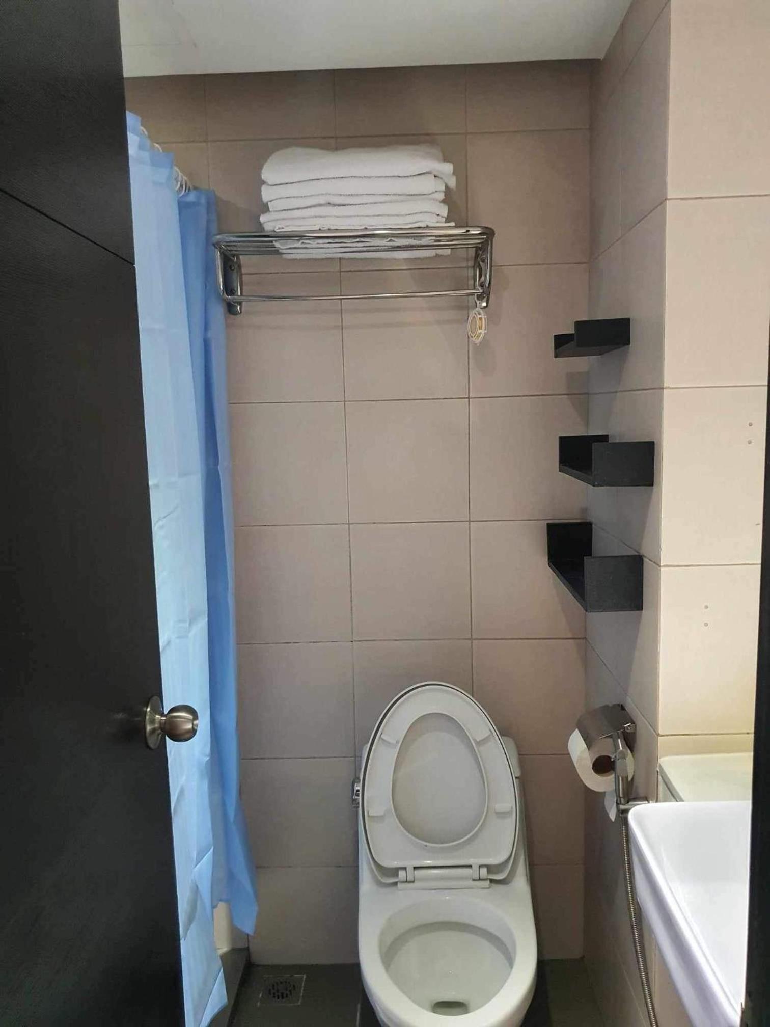 A Home with a view, 1 Bdrm with balcony and Netflix Access photo 5