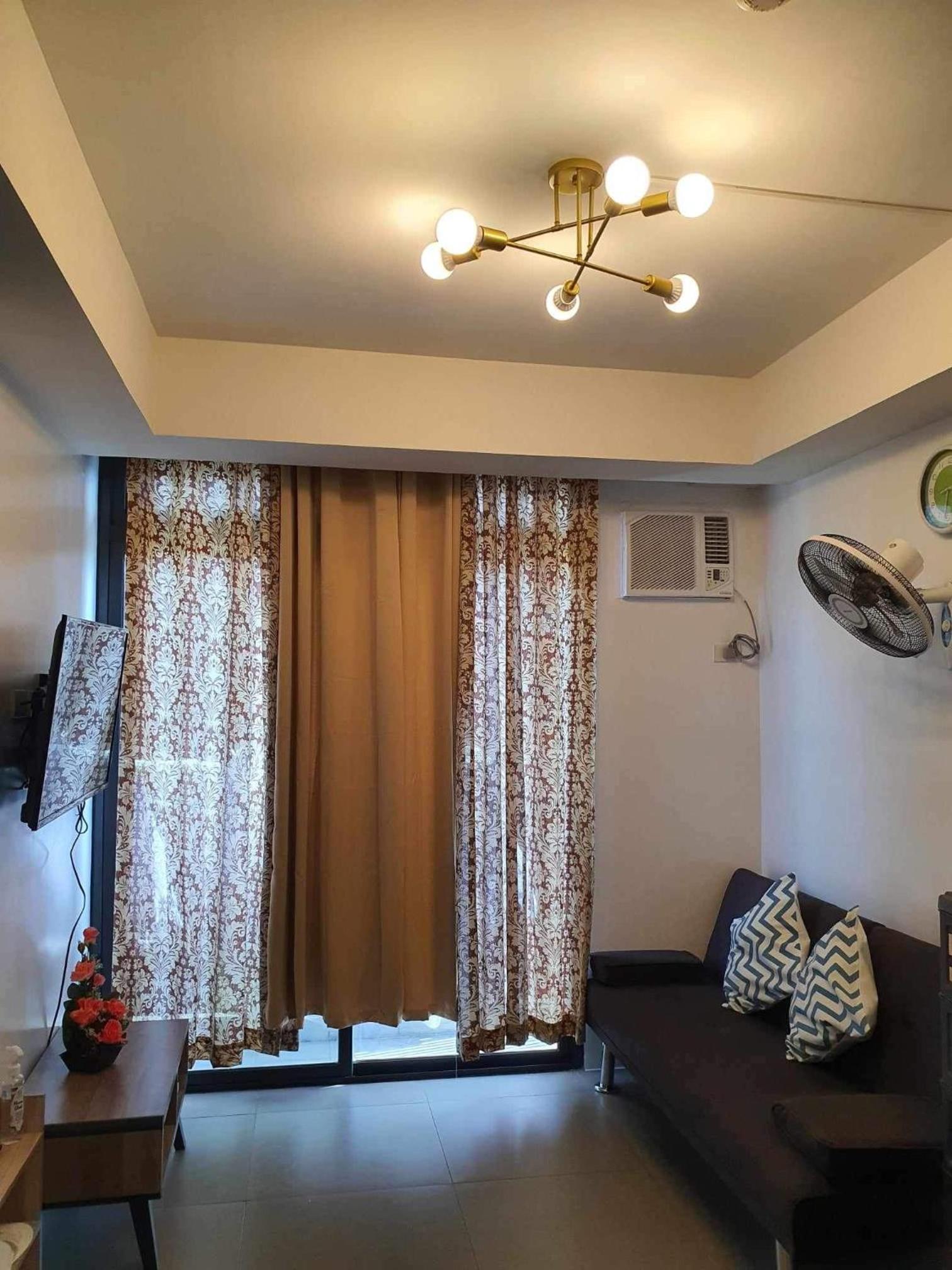 A Home with a view, 1 Bdrm with balcony and Netflix Access