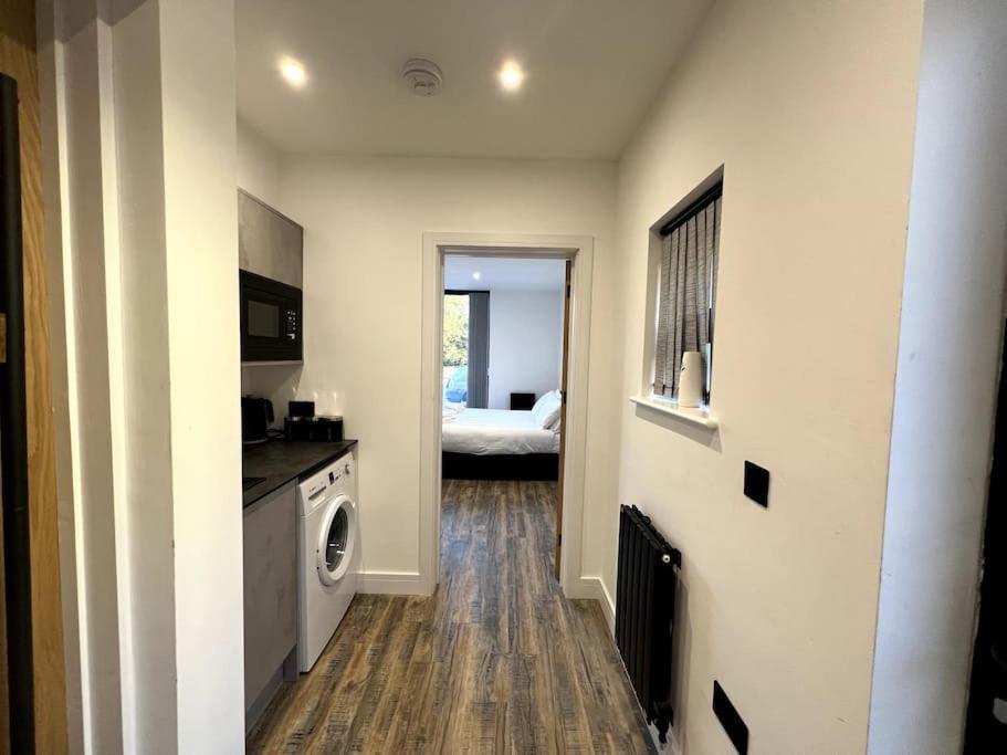 Modern Studio Apartment Near Glenfield Hospital view 3