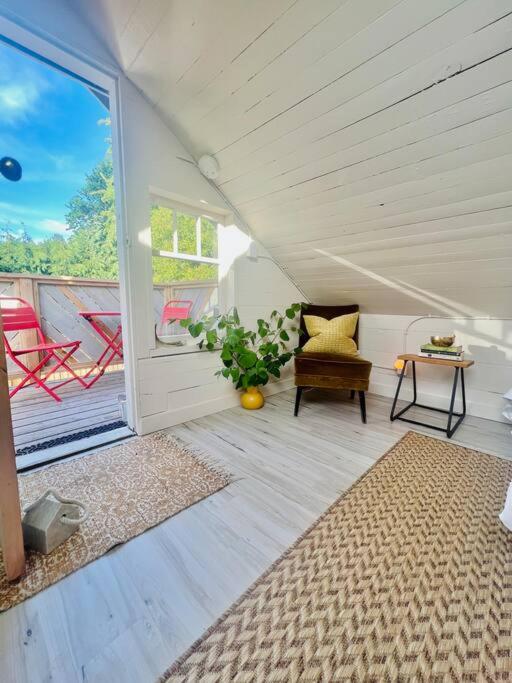 Honeymoon Bay Cottage